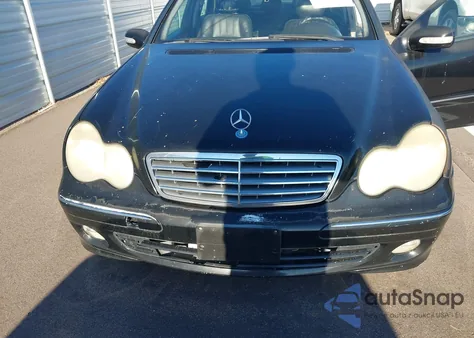 2005 Mercedes-Benz C 320 Luxury 4Matic z USA, uszkodzony, nr VIN WDBRF84J75F664029